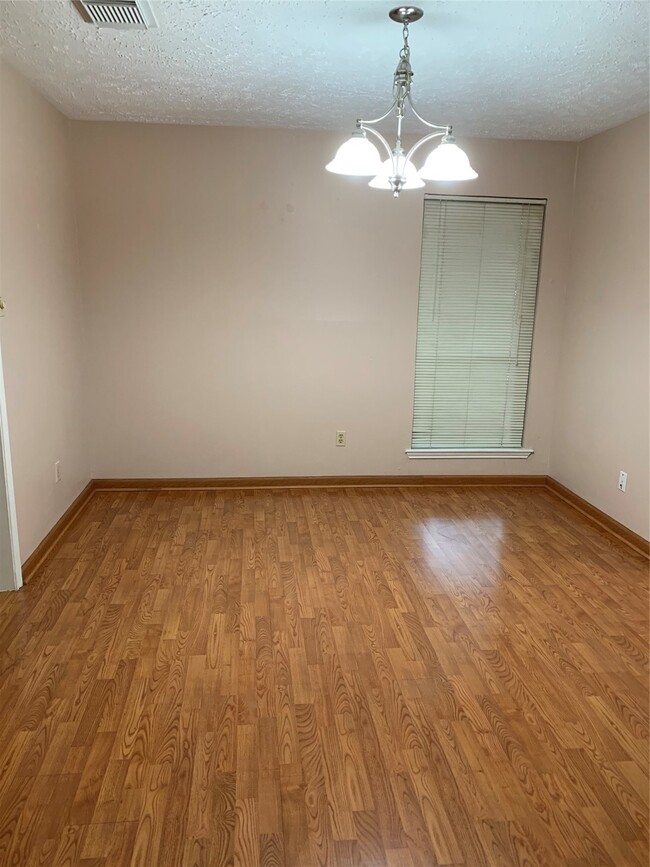 Photo - 2903 Williams Grant