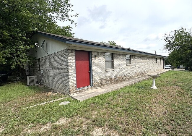 205 W Washington Ave Unit A