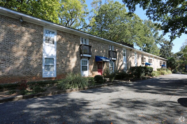615 Boulevard SE