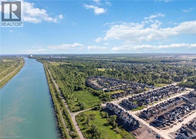 Photo - 66 Aviron Cres