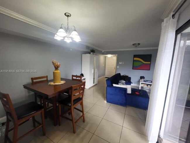 Photo - 960 N Franklin Ave Unidad J