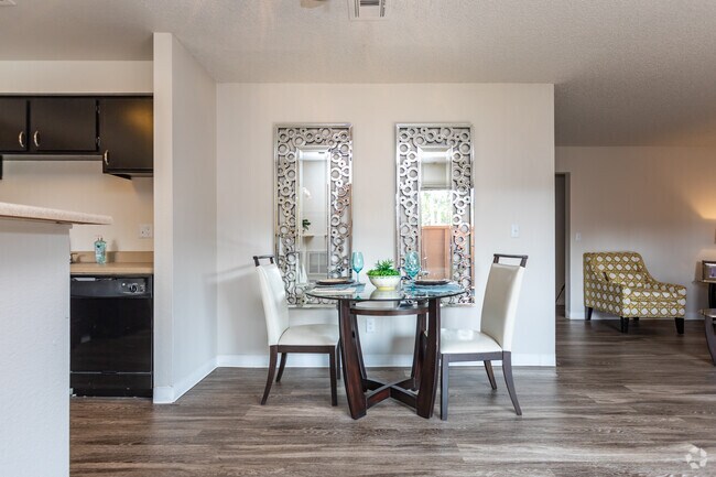 2HAB, 2BA - 1,043 ft²