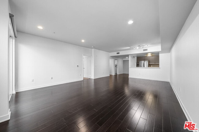 Building Photo - 436 S Virgil Ave Unit 407