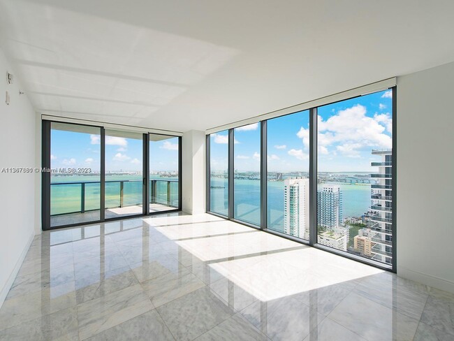 Building Photo - 460 NE 28th St Unit 3608 Rental