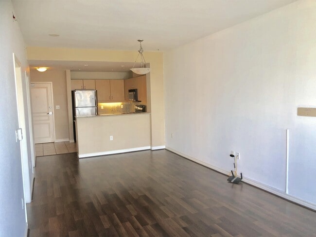 Photo - 300 W Beech St