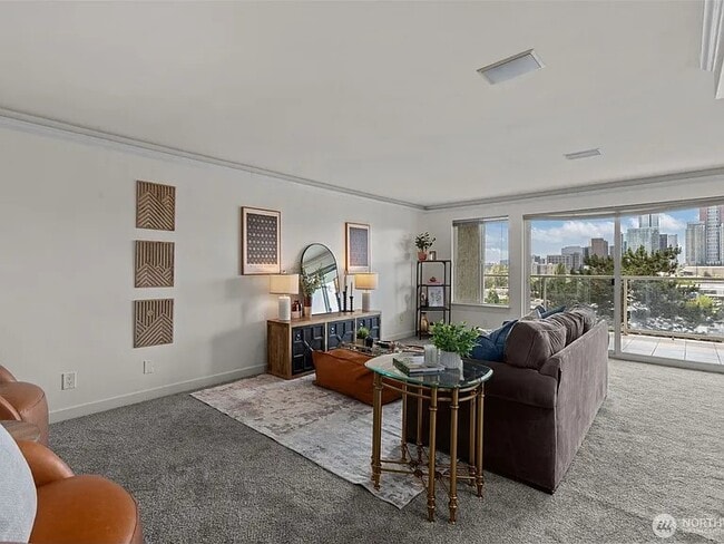 Living - 701 122nd Ave NE Unit 205