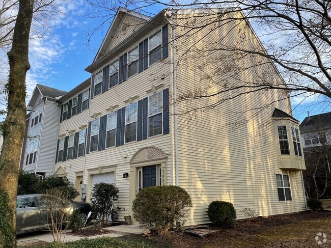 Building Photo - 3051 Lost Creek Blvd Rental