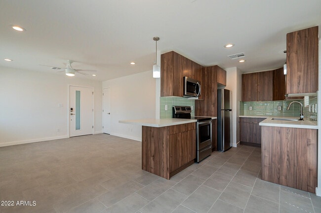 Photo - 4639 N 12th Ave Unidad 2