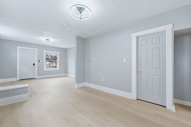 Photo - Three bedroom available for an immediate move in! Unit 922 Pape Avenue