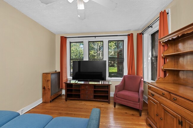 Building Photo - 7 Lothian Rd Unit 3 Rental