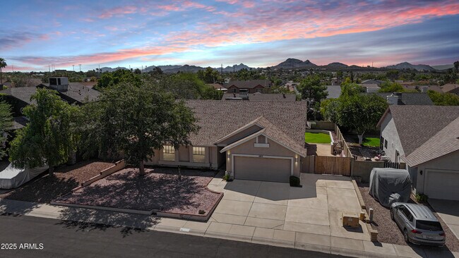 Photo - 1443 E Wickieup Ln