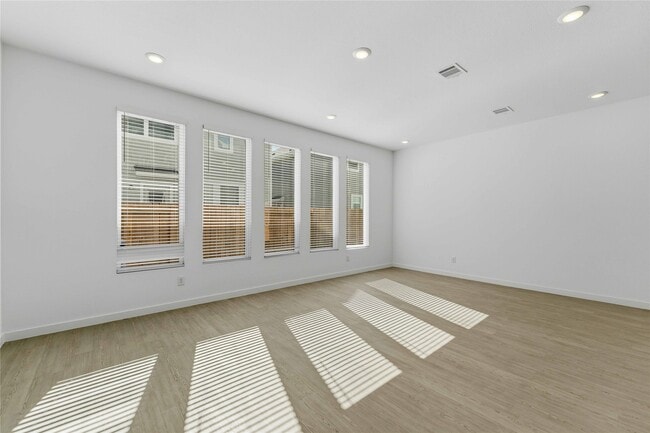 Photo - 2206 Via Isa Ln