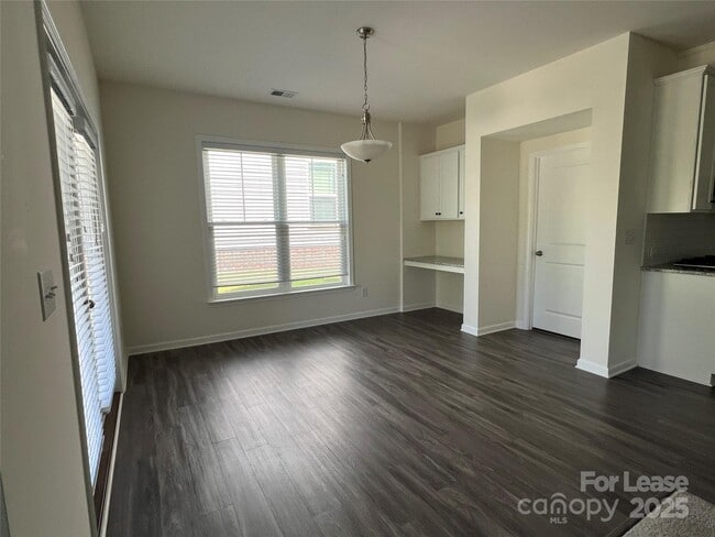 Photo - 1024 Argentium Way