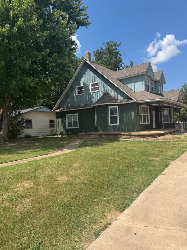 Building Photo - 2424 W Oklahoma Ave Rental