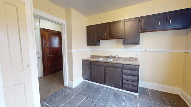 Photo - 3045 E 130th St Unidad 2