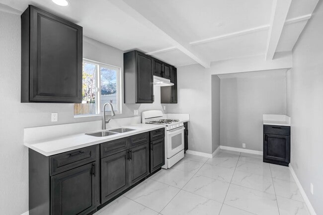 Photo - 5885 Picker St Unit B