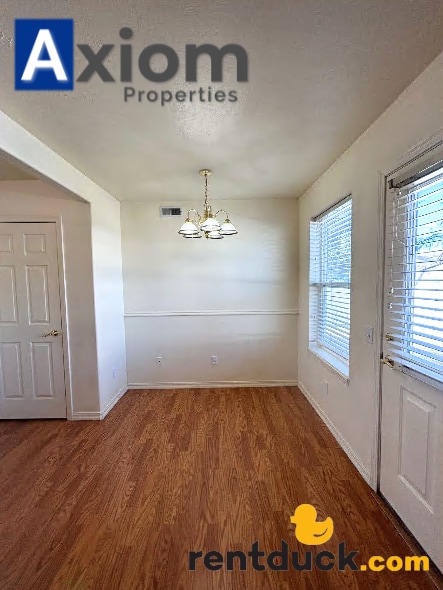 Photo - 465 Taft Ave Unit B