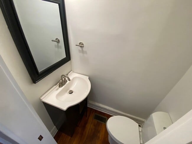 Photo - 77 E Lincoln St Unidad 1 Down