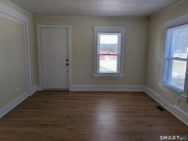 Photo - 184 Buckingham Ave