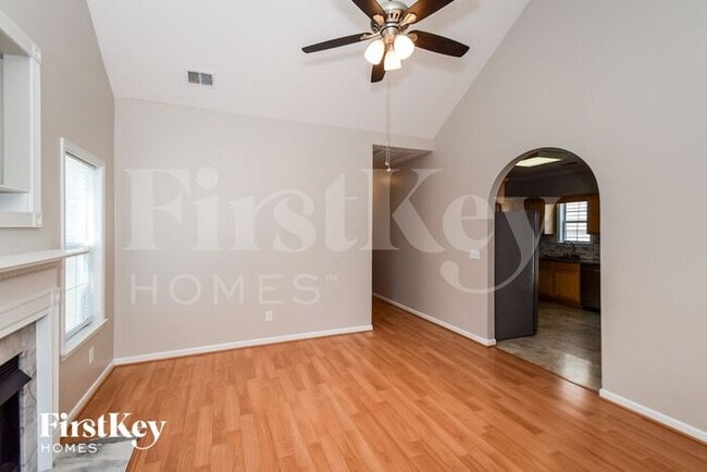 Photo - 388 Walker Way