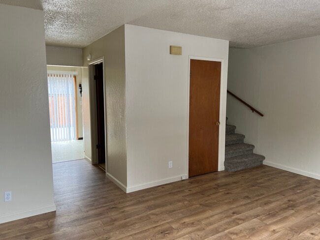 Photo - 379-312 12th St