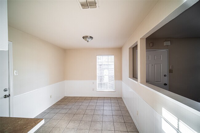 Photo - 1327 Diplomat Way