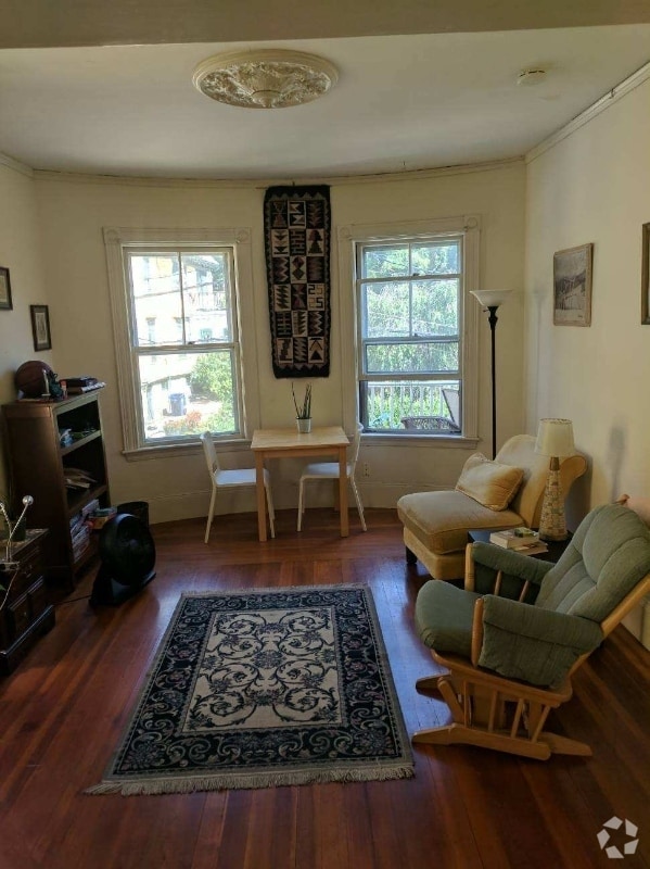 Building Photo - 35 Boylston St Unit 2 Rental
