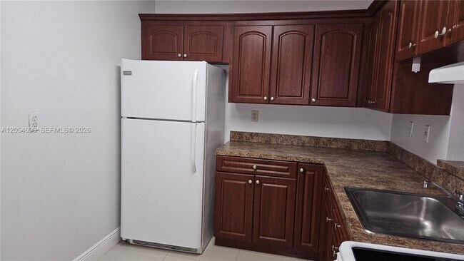 5201 NW 7th St Unit 207