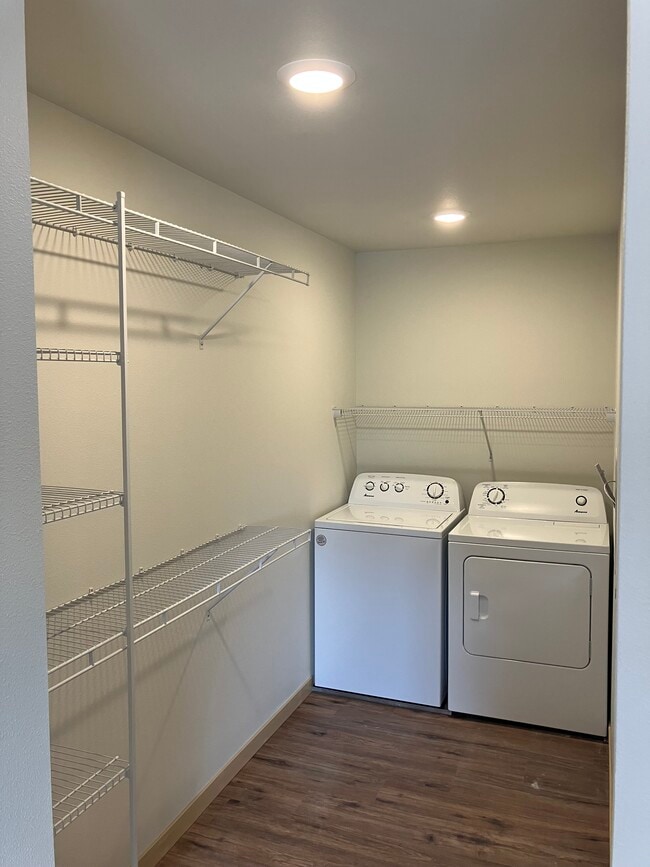 Photo - 435 Century Pl