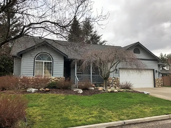 2867 N White Pnes Dr