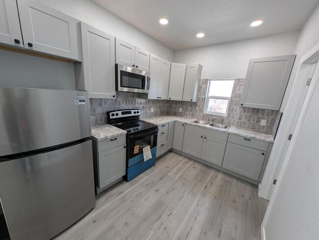 Photo - 323 N 4th St