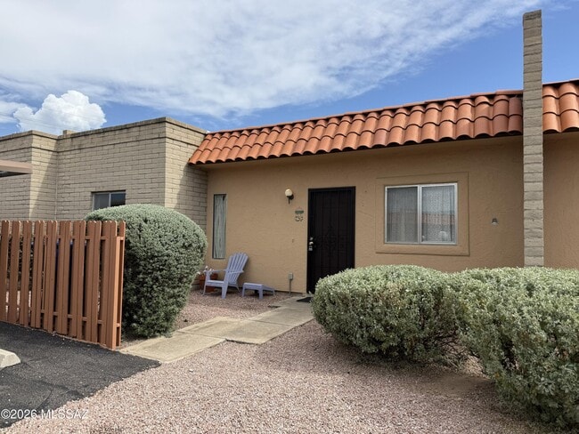 Building Photo - 964 S Pantano Rd