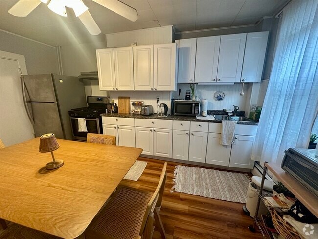 Building Photo - 18 Mitchell St Unit 1 Rental
