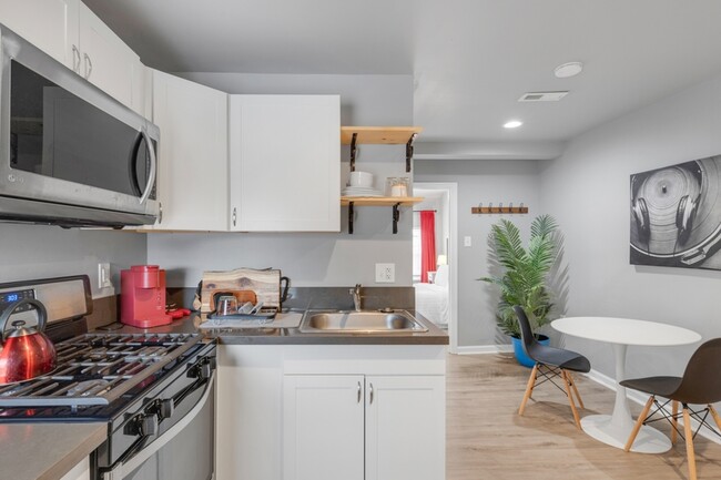 Photo - 1002 W Fayette St Condo