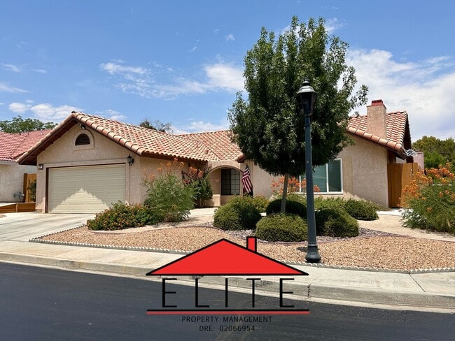 Building Photo - BEAUTIFUL HERITAGE HOME AVAILABLE NOW!