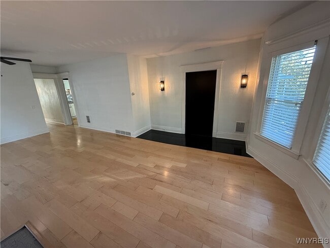 Photo - 95 Inwood Pl