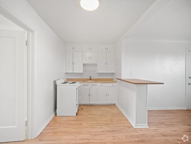 Building Photo - GREAT LOWER SOUTH HILL LOCATION CLOSE TO H... Unit 1505-F Rental
