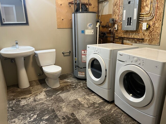 2 Bed 1.5 Bath Unit in Sylvan Lake, AB