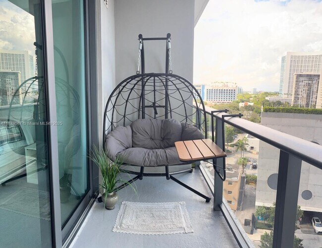 Photo - 501 NE 31st St Unidad 804