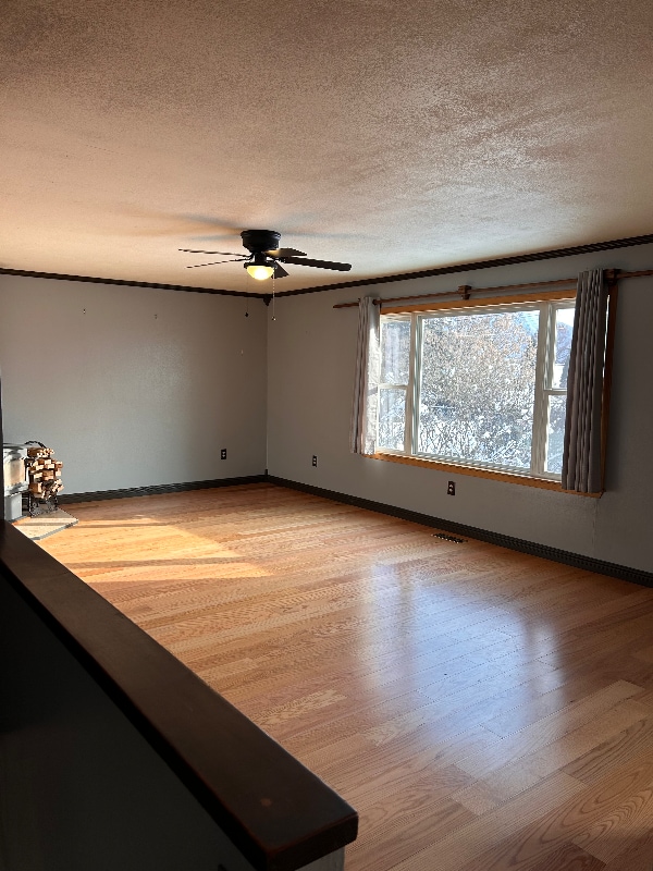 Photo - 822 12th St W