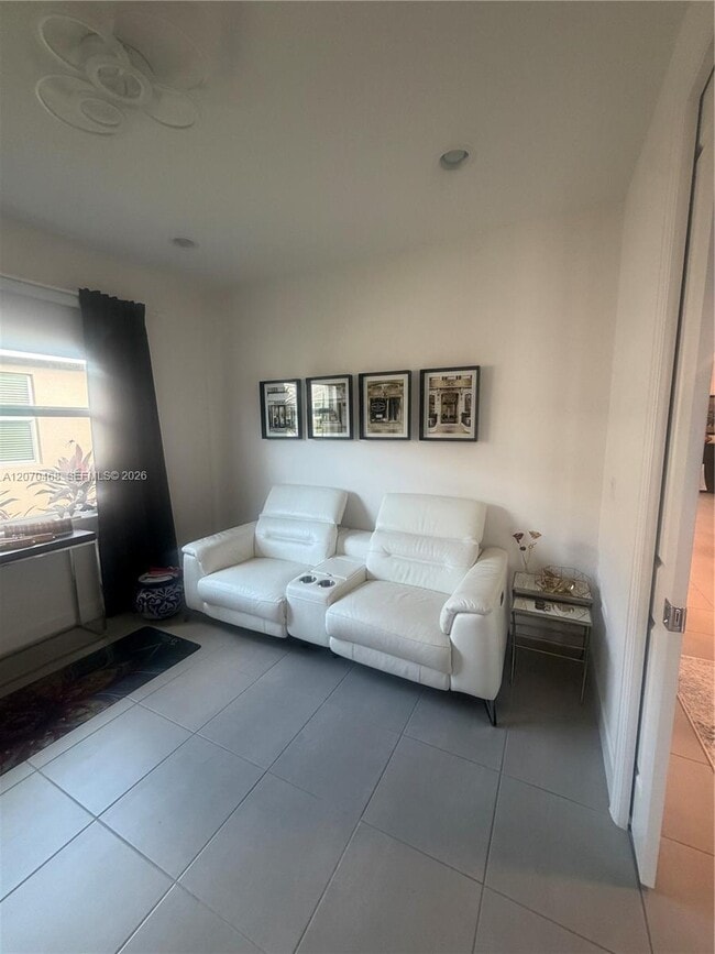 Building Photo - 13542 SW Oceanus Blvd