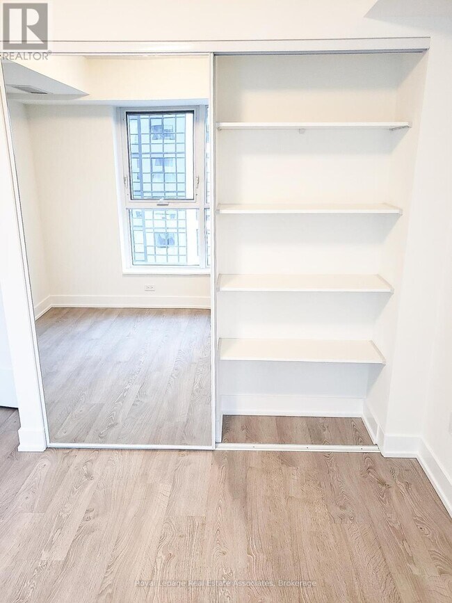 Photo - 9 Mabelle Ave Unité 2820