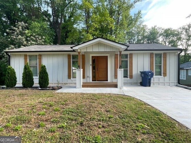 Building Photo - 185 Glenrose Cir SW