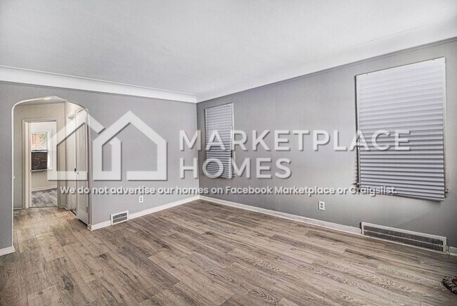 Photo - 15073 Strathmoor St