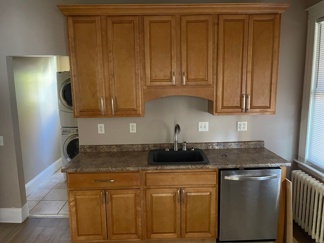 Photo - 632 E Main St (New Britain, CT)