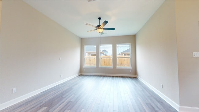 Photo - 122 Hazelnut Dr