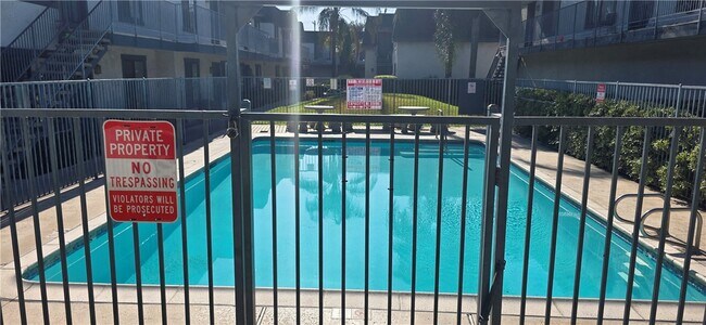 1319 Oakwood Dr W Unit 11