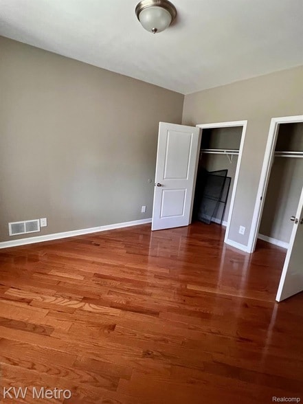 Photo - 939 Webb St