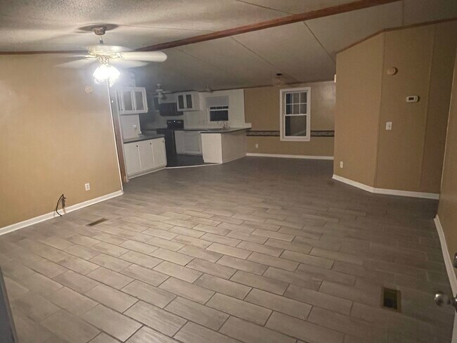 Living/dining room - 175 Garnett Dr