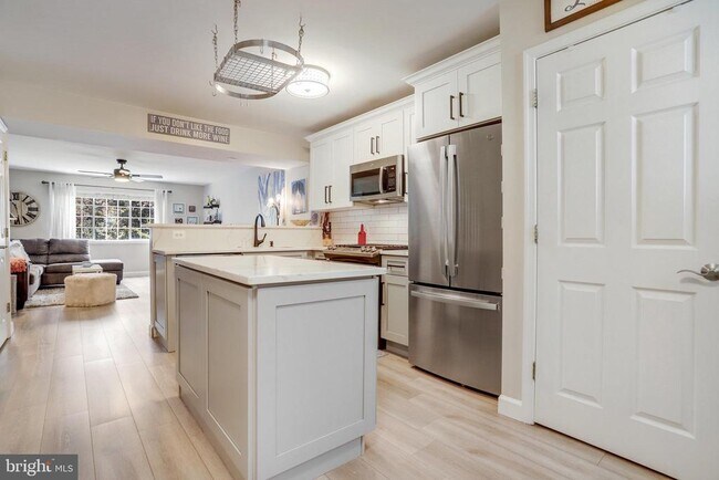 Photo - 1311 N Van Dorn St Townhome